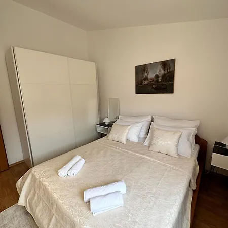 Apartment Flores *