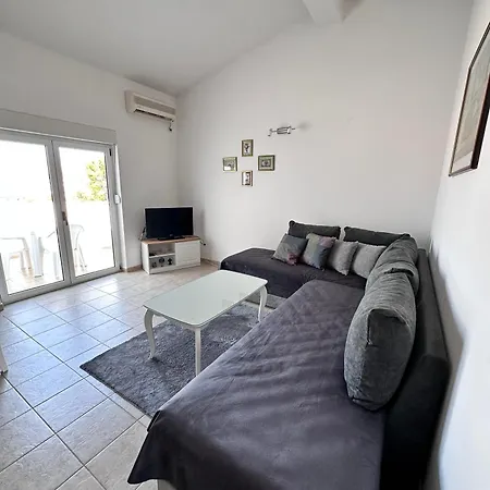 Apartment Flores Baska Voda