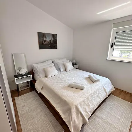 Flores Apartment *